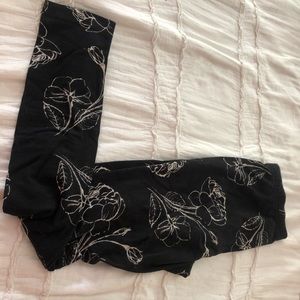 Black/White Floral Leggings